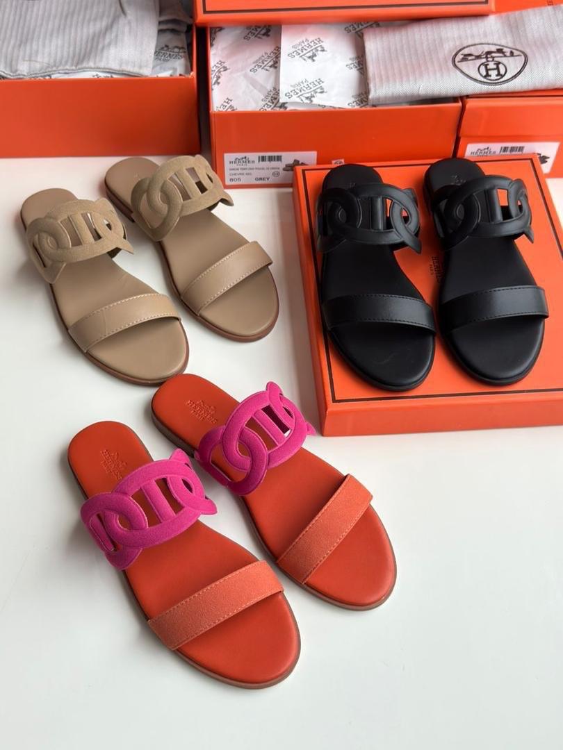 Hermès Lagune Sandal in Suede Goatskin (Rose Sakura / Rouge Tomette)